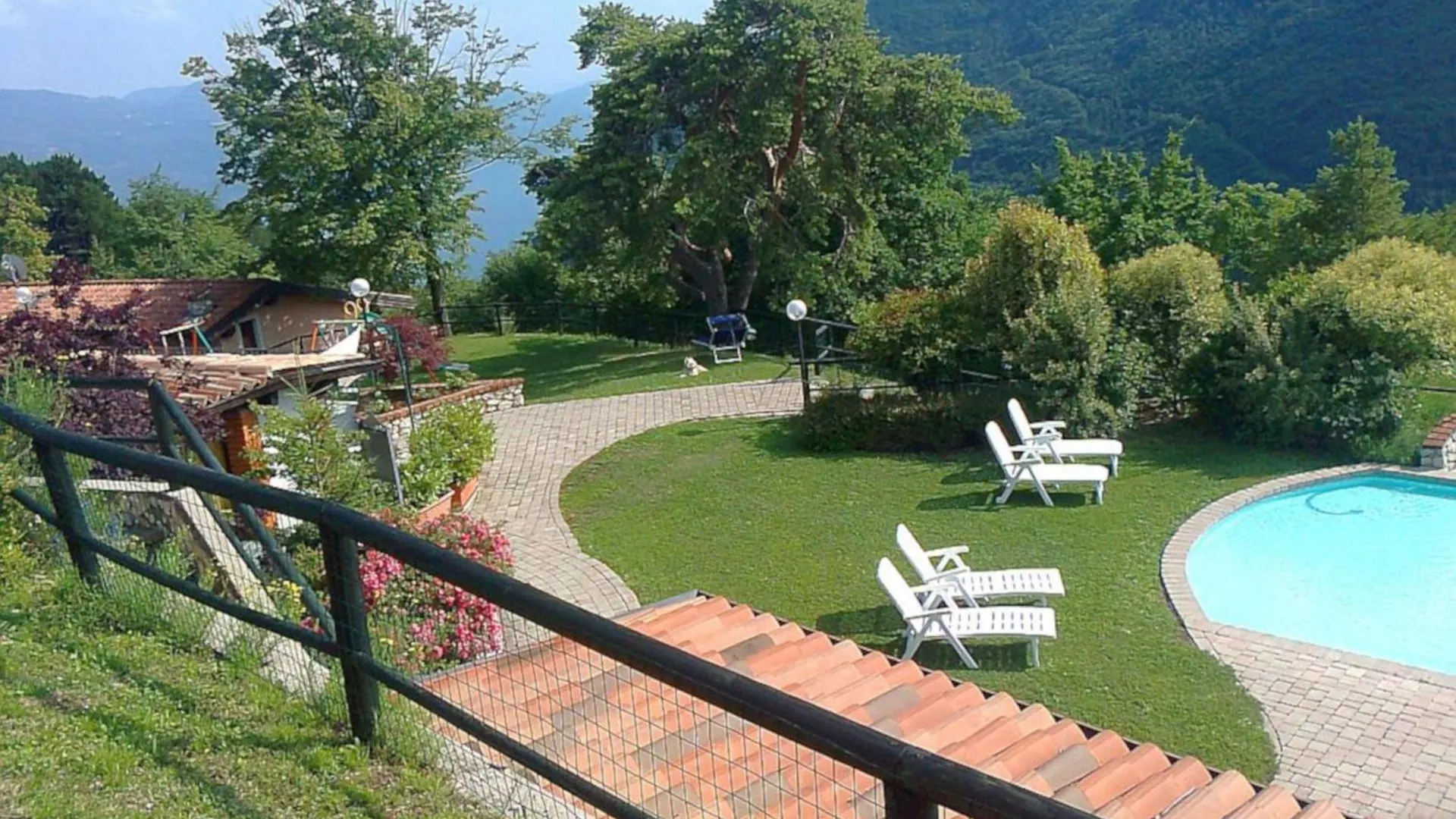 Olzano Ferienhaeuschen Claudio Mit Pool In Tignale 아파트